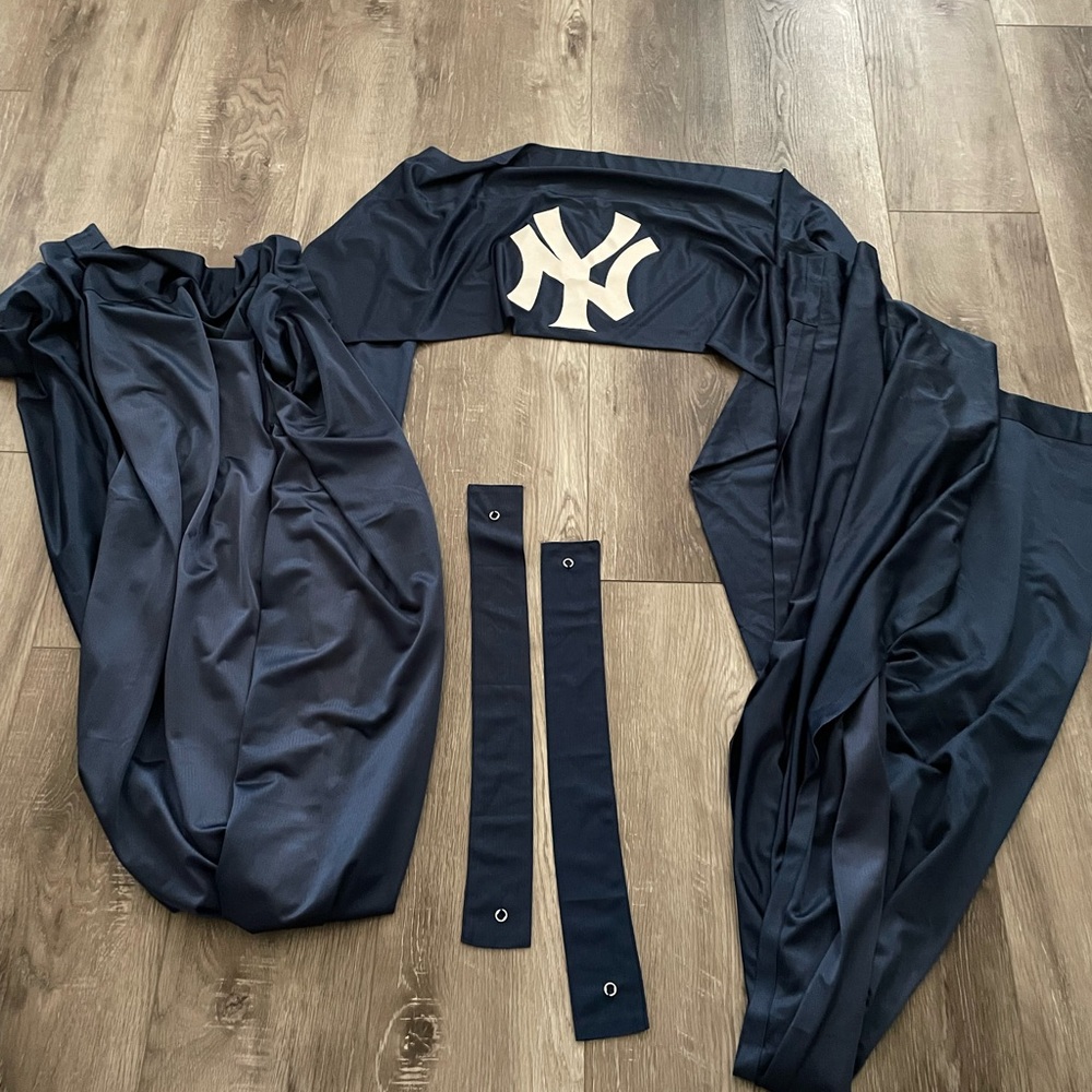 New York Yankee Curtains w/Valence